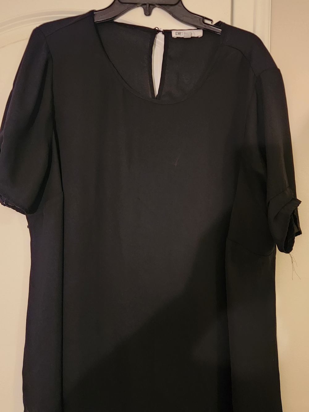 DR2 2X Black Chiffon Blouse Short Sleeve Keyhole Back Lightweight Top